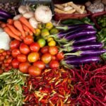 Verduras frescas y coloridas bien conservadas