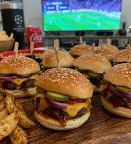 Mini Hamburguesas BBQ para Ver el Fútbol en Casa