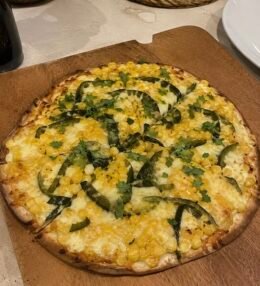 Pizza Fácil de Elote y Chile Poblano