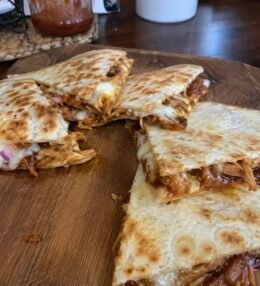 Quesadillas de Pollo BBQ y Queso en 15 Minutos